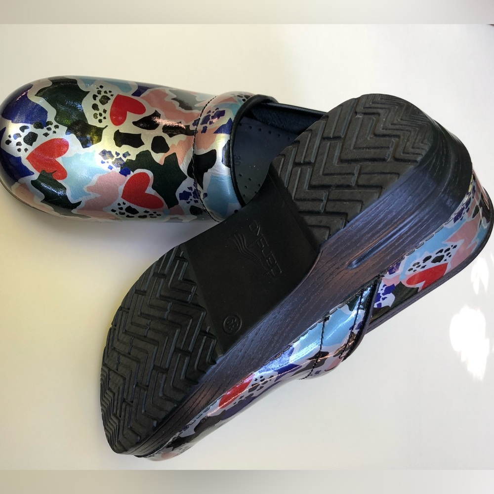 Dansko Professional patent leather clog, size 39